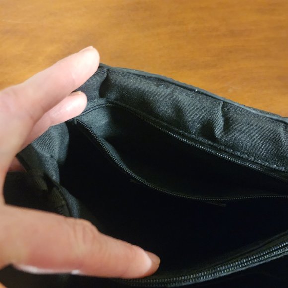 Black Inzi Purse - Picture 5 of 10